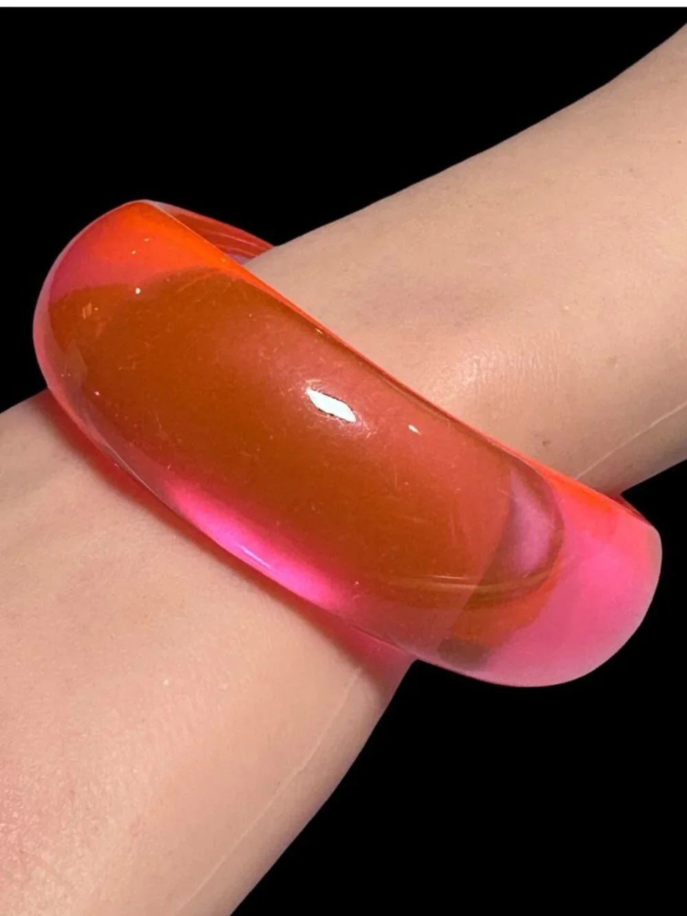 Acrylic Bangle Bracelet Pink Stackable Lightweight Womens Costume Jewelry NWOT